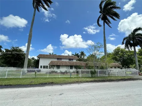 200 NE 158th Street Miami FL 33162