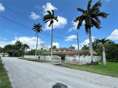 200 NE 158th Street Miami FL 33162