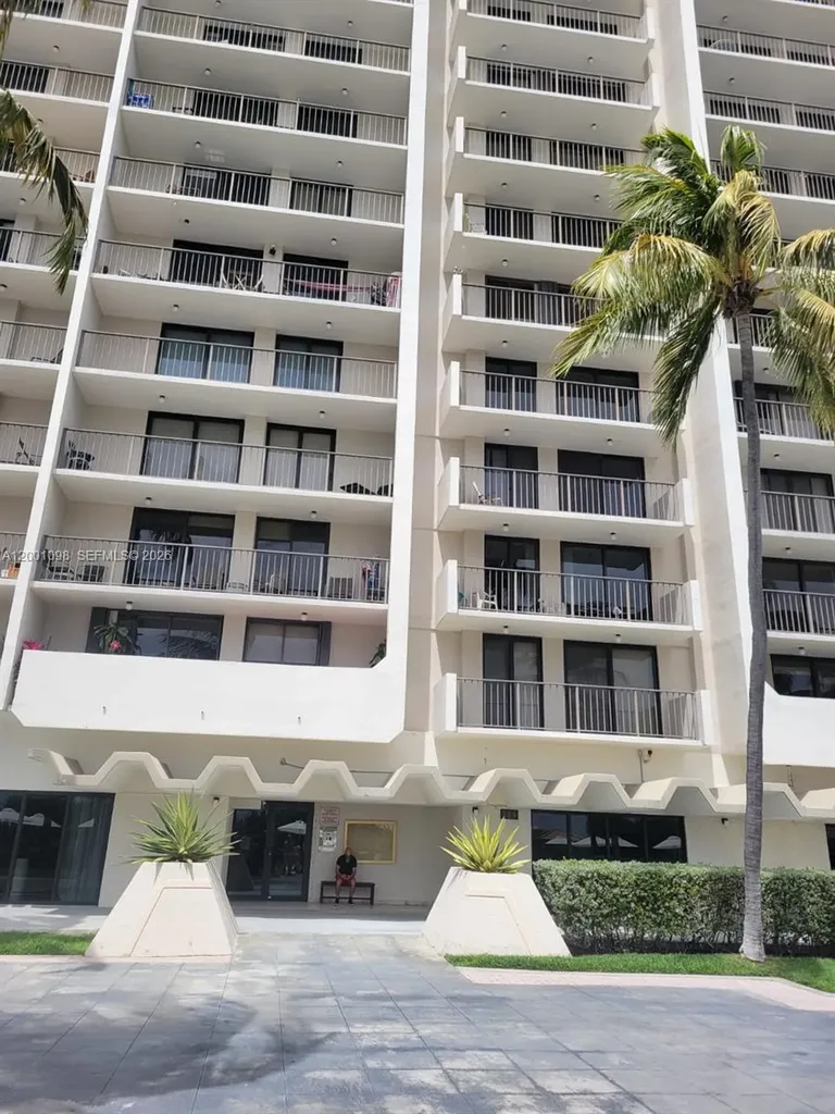 2625 Collins Avenue Miami Beach FL 33140