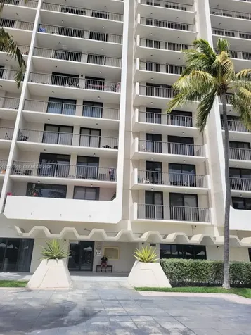 2625 Collins Avenue Miami Beach FL 33140