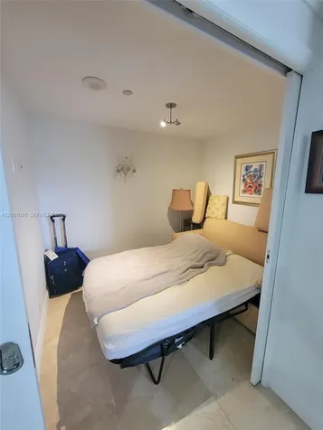 2625 Collins Avenue Miami Beach FL 33140
