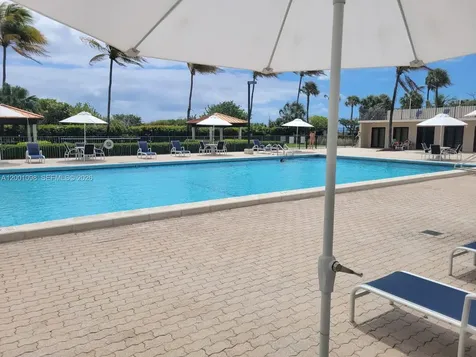 2625 Collins Avenue Miami Beach FL 33140
