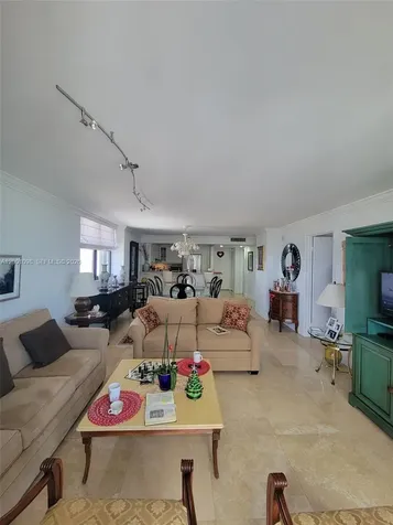2625 Collins Avenue Miami Beach FL 33140