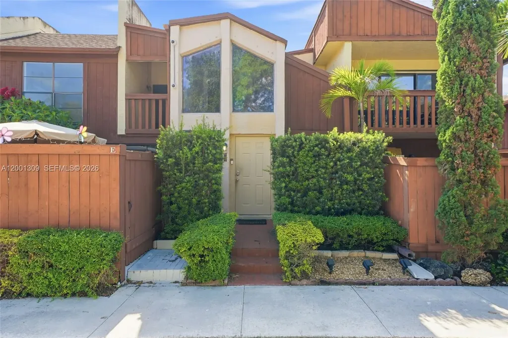 6704 SW 114th Place Miami FL 33173