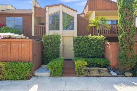 6704 SW 114th Place Miami FL 33173