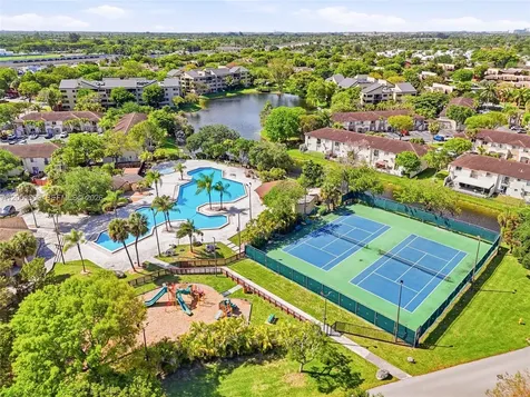 6704 SW 114th Place Miami FL 33173