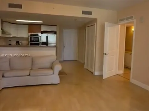 170 SE 14 Street Miami FL 33131