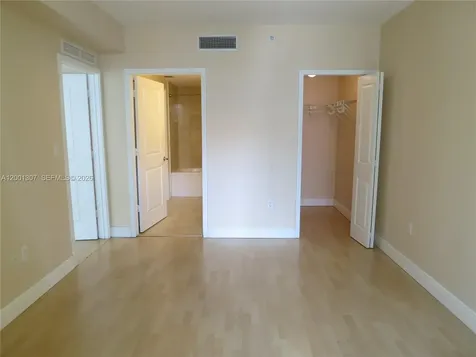 170 SE 14 Street Miami FL 33131