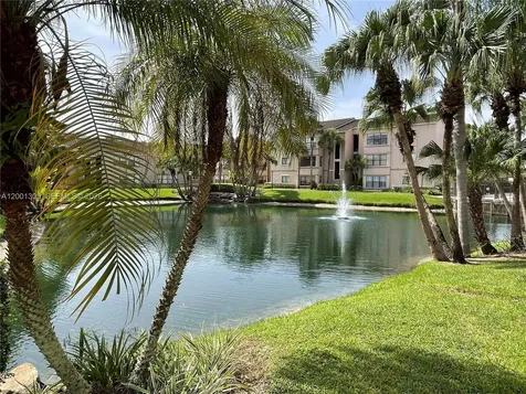 2826 S University Drive Davie FL 33328