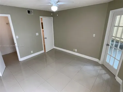 2826 S University Drive Davie FL 33328