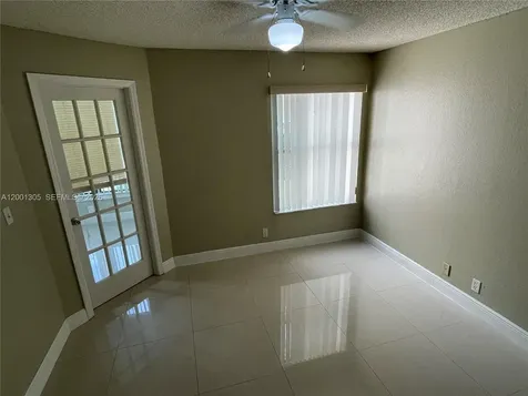 2826 S University Drive Davie FL 33328