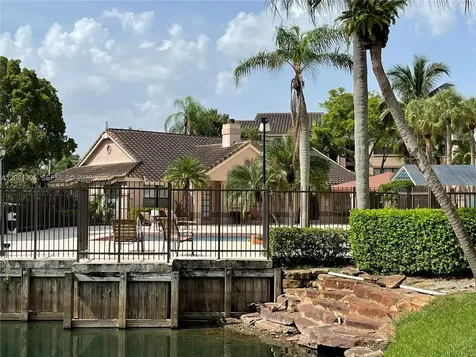 2826 S University Drive Davie FL 33328