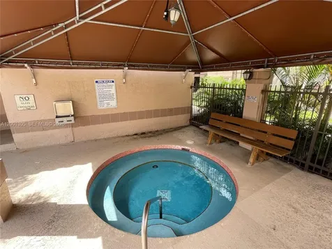 2826 S University Drive Davie FL 33328