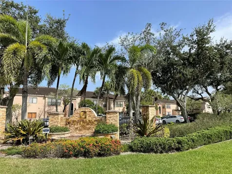 2826 S University Drive Davie FL 33328