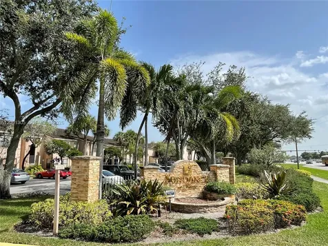 2826 S University Drive Davie FL 33328