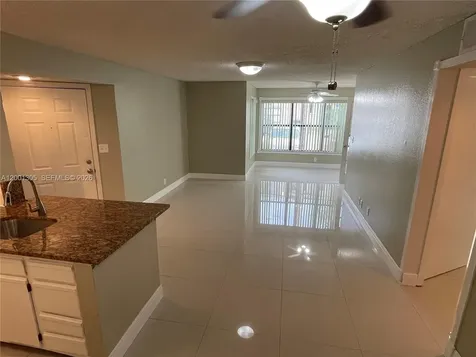 2826 S University Drive Davie FL 33328