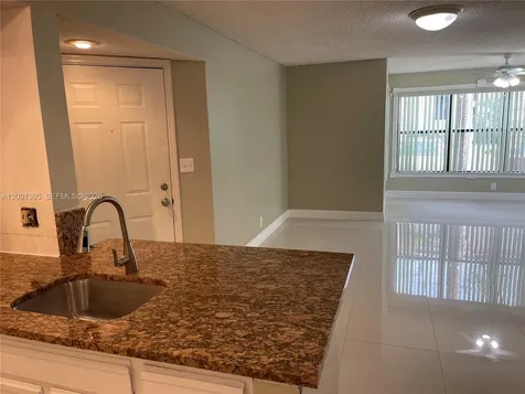 2826 S University Drive Davie FL 33328