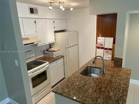 2826 S University Drive Davie FL 33328