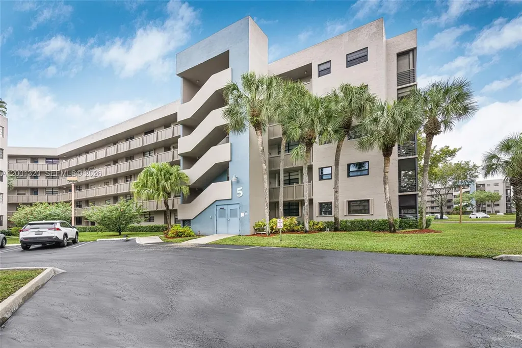 1001 Colony Point Circle Pembroke Pines FL 33026