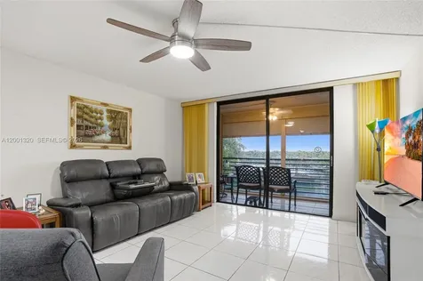 1001 Colony Point Circle Pembroke Pines FL 33026