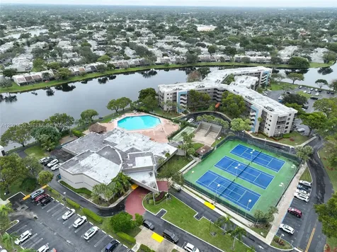 1001 Colony Point Circle Pembroke Pines FL 33026
