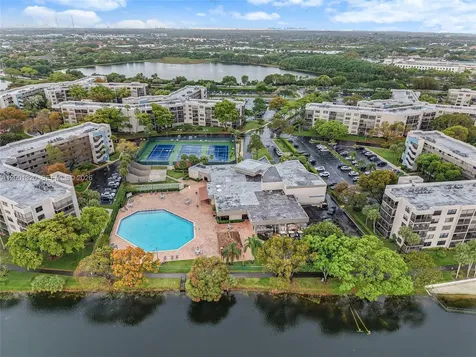 1001 Colony Point Circle Pembroke Pines FL 33026
