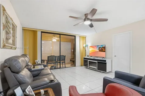 1001 Colony Point Circle Pembroke Pines FL 33026