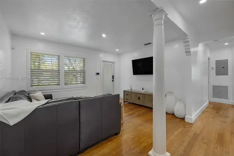 6382 SW 38th Street Miami FL 33155
