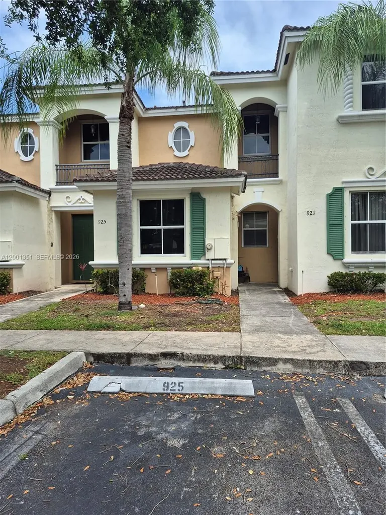 921 NE 42nd Place Homestead FL 33033