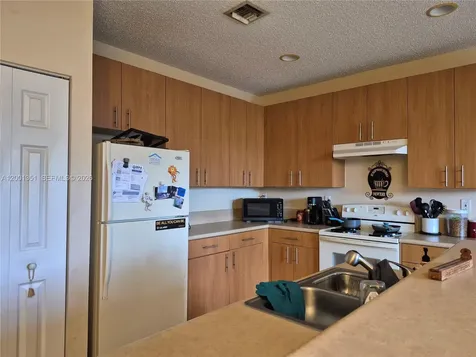 921 NE 42nd Place Homestead FL 33033
