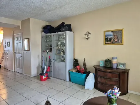 921 NE 42nd Place Homestead FL 33033
