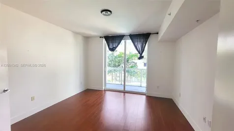 253 NE 2nd Street Miami FL 33132