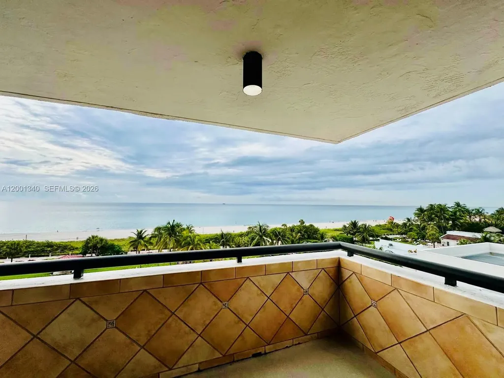 2555 Collins Avenue Miami Beach FL 33140