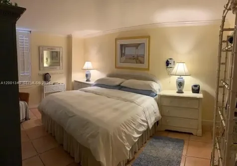2555 Collins Avenue Miami Beach FL 33140