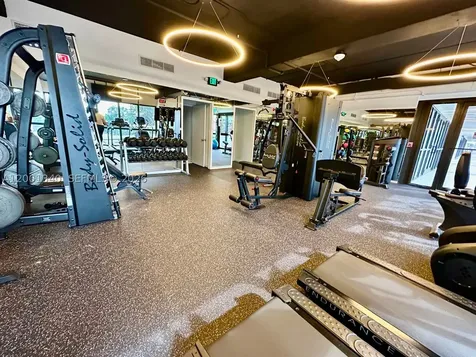 2555 Collins Avenue Miami Beach FL 33140