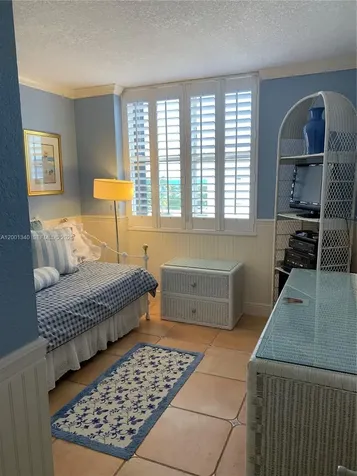 2555 Collins Avenue Miami Beach FL 33140