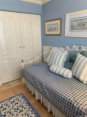 2555 Collins Avenue Miami Beach FL 33140