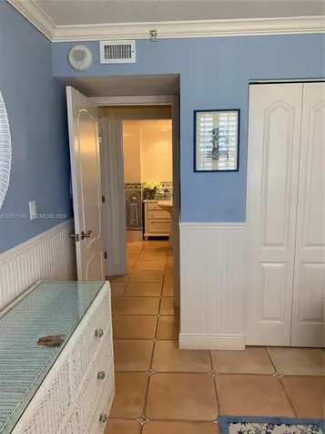 2555 Collins Avenue Miami Beach FL 33140