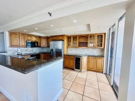 2555 Collins Avenue Miami Beach FL 33140