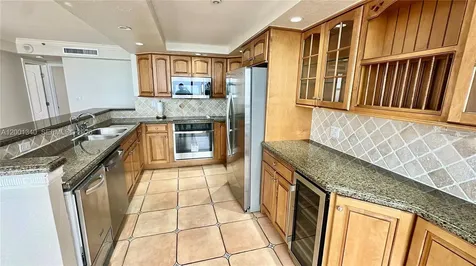 2555 Collins Avenue Miami Beach FL 33140