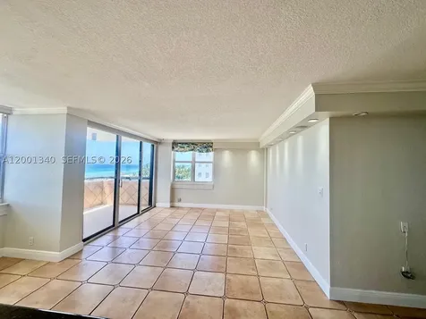 2555 Collins Avenue Miami Beach FL 33140