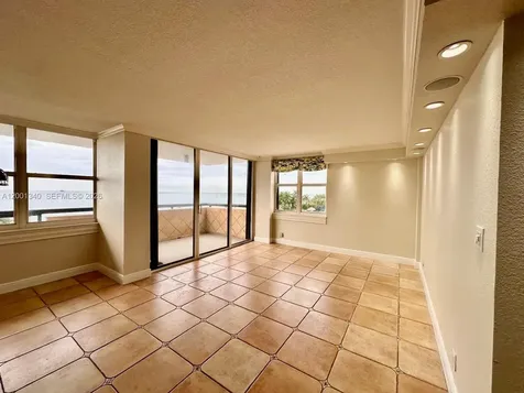 2555 Collins Avenue Miami Beach FL 33140