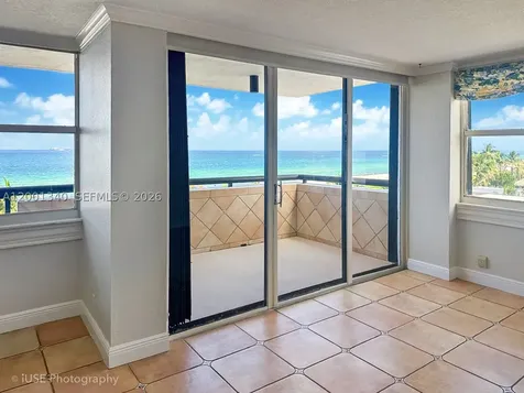 2555 Collins Avenue Miami Beach FL 33140