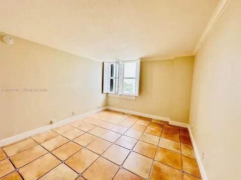 2555 Collins Avenue Miami Beach FL 33140