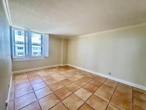 2555 Collins Avenue Miami Beach FL 33140