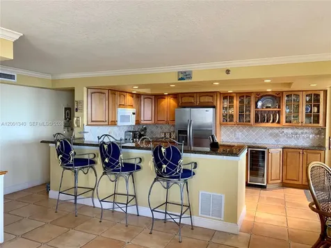 2555 Collins Avenue Miami Beach FL 33140