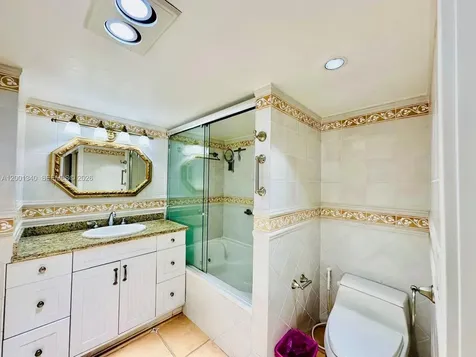 2555 Collins Avenue Miami Beach FL 33140