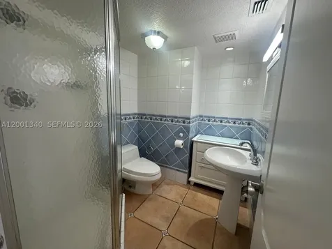 2555 Collins Avenue Miami Beach FL 33140