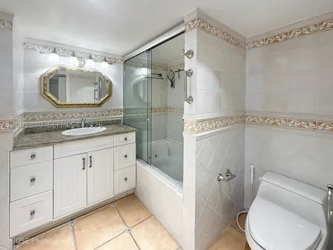 2555 Collins Avenue Miami Beach FL 33140