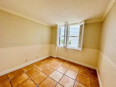2555 Collins Avenue Miami Beach FL 33140